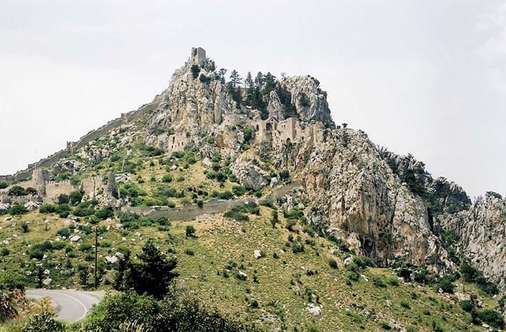 du-lịch-síp-Saint-Hilarion-Castle-711