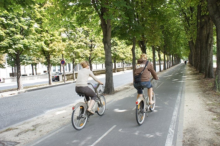 biking-in-paris-france