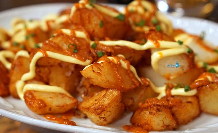 Patatas bravas ẩm thực tây ban nha